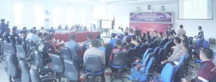 Dirlantas Polda Aceh Kombes Pol M Iqbal Alqudusy pada acara dalam Jum'at Curhat bersama stakeholder dan 34 komunitas kendaran bermotor di aula Pesat Gatra Ditlantas Polda Aceh, Lamteumen, Banda Aceh, Jum'at (26/1)
