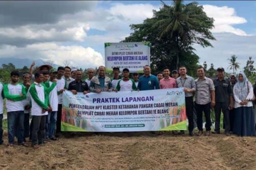 Distan Aceh Besar bersama Bank Aceh adakan pratek lapangan bersama Kelompok Tani di Ie Alang, Aceh Besar, Jum'at (26/1/2024)