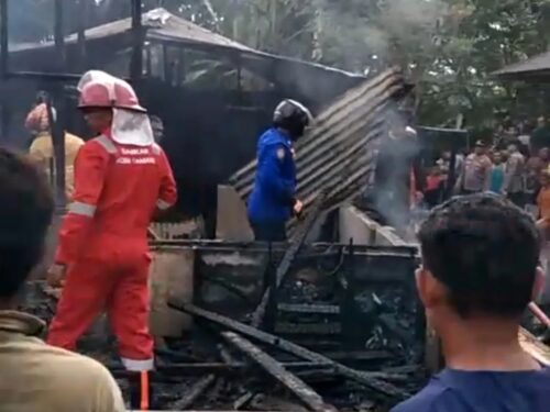 Musibah kebakaran satu unit rumah warga di Dusun Keluarga Desa Sungai Kuruk 3 Kecamatan Seruway, Aceh Tamiang, Senin (29/1)