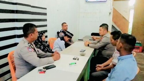 Kapolsek Ingin Jaya Ipda M Izazaya melakukan pembinaan terhadap para remaja yang nakal