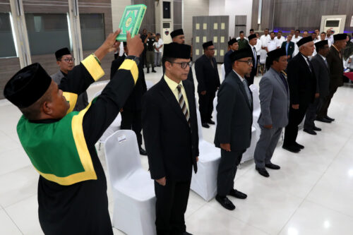 Pj Wali Kota Banda Aceh Amiruddin melantik 12 pejabat eselon II, Rabu (31/1) di aula Gedung Mawardi Nurdin, Balai Kota Banda Aceh