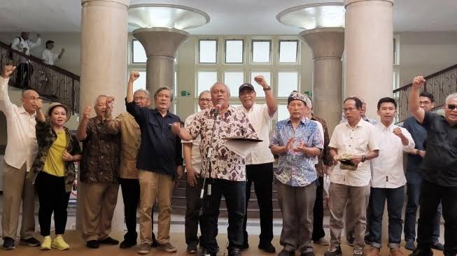 Protes para civitas akademika terhadap kepemimpinan Presiden RI Joko Widodo di kampus-kampus semakin meluas