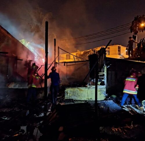 Satu unit rumah kos di Jalan Seulanga, Gampong Beurawe, Kecamatan Kuta Alam, Banda Aceh, terbakar Sabtu malam (3/2/2024)