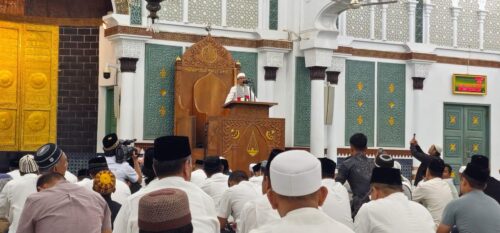 Ustaz Ir Faizal Adriansyah MSi (Widyaiswara Ahli Utama LAN Aceh) menyampaikan ceramah peringatan Israk Mikraj di Masjid Raya Baiturrahman Banda Aceh, Rabu malam (7/2/2024)