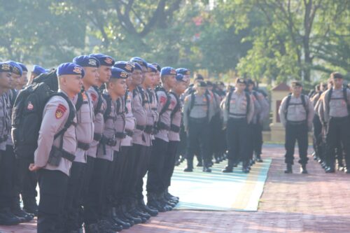 Polda Aceh memberangkatkan 1.423 Personel BKO Pengamanan TPS ke 12 Polres jajaran, Ahad (11/2)