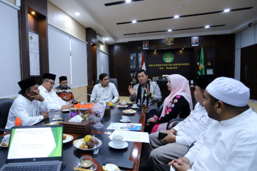 Rektor UIN Ar-Raniry Prof Dr Mujiburrahman MAg menerima kunjungan Pj Bupati Bener Meriah Haili Yoga, Jum’at (16/2)