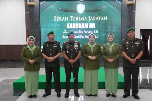 Pangdam IM Mayjen TNI Novi Helmy Prasetya memimpin upacara serah terima jabatan pejabat Kodam IM di Gedung Malahayati, Lt. II, Makodam IM, Senin (19/2). (Foto: Pendam IM)