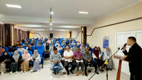 Kombes Pol Dedy Tabrani saat memaparkan bahaya terorisme kepada mahasiswa Prodi IAN UIN Ar-Raniry Banda Aceh, Senin (19/2)