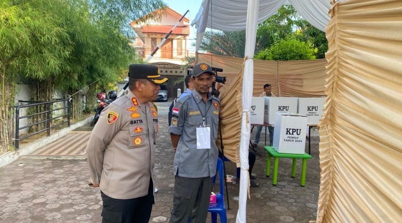 Wakapolresta Banda Aceh AKBP Satya Yudha Prakasa memantau pelaksanaan pencoblosan ulang di TPS 03 Gampong Keuramat, Banda Aceh, Kamis (22/2)