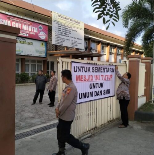 Masjid di komplek Yayasan Cut Meutia Banda Aceh yang berlokasi di Jalan Tgk Chik Di Tiro Banda Aceh ditutup sementara untuk umum sejak Jum'at sore (23/2/2024). (Foto: bandaaceh.info)