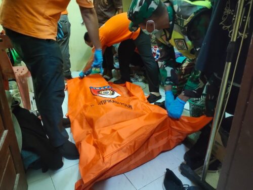 Seorang mahasiswa ditemukan tidak bernyawa diduga gantung diri di kamar kosnya di Dusun Hasyim Gp. Teungoh Kecamatan Langsa Kota, Langsa