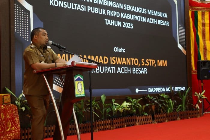 Pj Bupati Aceh Besar Muhammad Iswanto membuka Forum Konsultasi Publik Penyusunan Rencana Kerja Pemerintah Daerah (RKPD) Aceh Besar Tahun 2025, di Meuligoe Bupati Aceh Besar, Senin (26/2)
