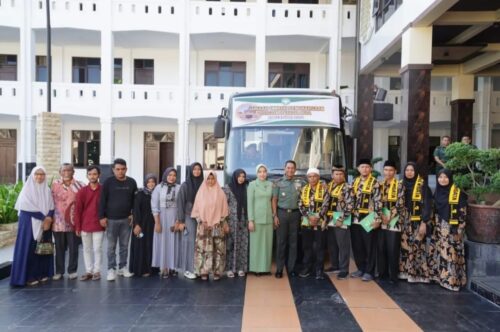 Pangdam Iskandar Muda Mayjen TNI Novi Helmy Prasetya melepas rombongan umrah pemenang prajurit dan PNS terbaik Kodam IM, di Gedung Malahayati lantai I, Makodam IM, Senin (26/2)