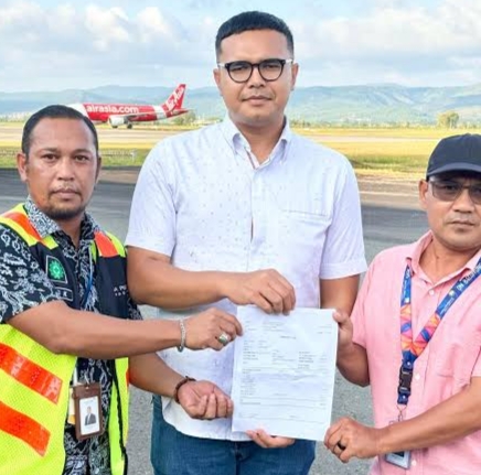 PEMA-LAMI KSO melakukan ekspor perdana Lobster ke Malaysia dengan jalur udara menggunakan maskapai Air Asia melalui Bandara SIM Sultan Aceh Besar. (Foto: Dok. Humas PEMA)