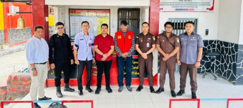 Jaksa eksekutor Kejari Sabang melakukan eksekusi 4,5 tahun penjara terpidana korupsi pembebasan pengadaan lahan Tempat Pembuangan Akhir (TPA) Lhok Batee Tahun 2020, Firdaus Bin Umar, Rabu (28/2)