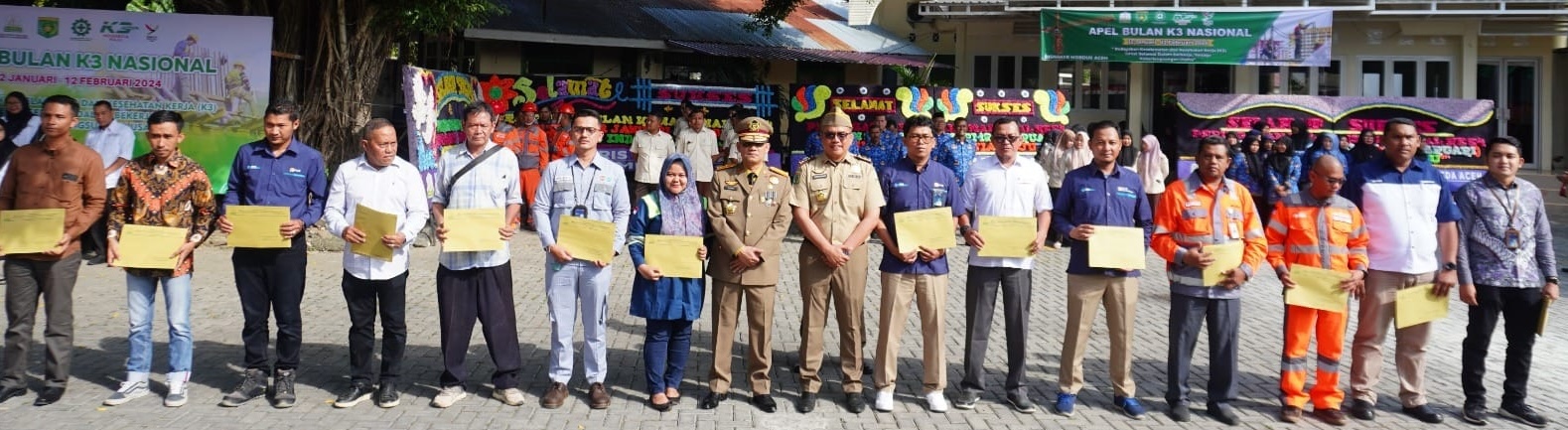 Sebanyak 68 perusahaan di Aceh menerima penghargaan prestisius atas pencapaian Zero Accident (Nihil Kecelakaan) dalam upaya keselamatan dan kesehatan kerja (K3), Selasa (6/2)
