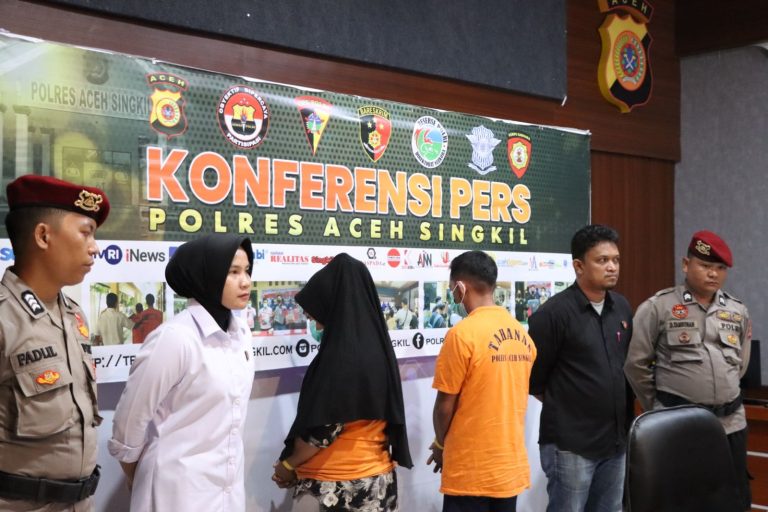 Polres Aceh Singkil menggelar konferensi pers terkait kasus penganiayaan anak di bawah umur hingga menelan korban jiwa. Jum'at, 9 Februari 2024
