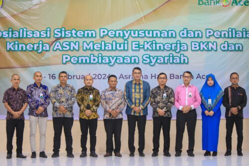 Foto bersama dalam Sosialisasi Sistem Penyusunan Dan Penilaian Kinerja ASN Melalui E-Kinerja BKN dan Sosialisasi Pembiayaan Syariah bagi 800 PPPK, di Asrama Haji Banda Aceh, Kamis (15/2)