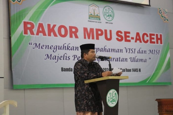 Ketua MPU Aceh Tgk H Faisal Ali membuka kegiatan Rapat Koordinasi MPU Se-Aceh Tahun 2024 di aula Tgk Abdullah Ujong Rimba MPU Aceh, Selasa (20/2)