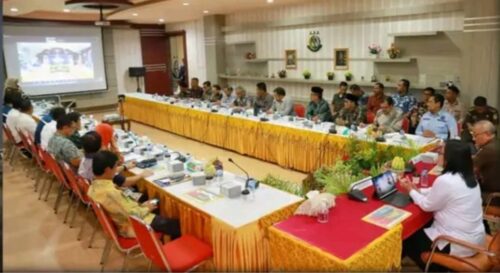 Kejati Aceh menggelar rapat pembahasan penyelesaian tanah pada pembangunan jalan tol Trans Sumatera ruas Sigli - Banda Aceh (Sibanceh) di ruang rapat Kejati, Kamis (22/2)