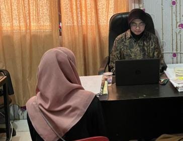 Satreskrim Polres Aceh Barat menetapkan PR (27), ibu kandung Berly Ghaisan Rabbani (4 tahun) korban penyiksaan hingga tewas di Aceh Barat menjadi tersangka