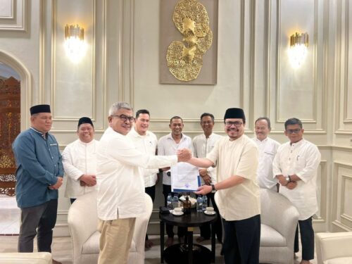 Pj Gubernur Aceh Bustami Hamzah menunjuk Asisten I Sekda Aceh Bidang Pemerintahan, Keistimewaan, dan Kesejahteraan Rakyat Azwardi Abdullah sebagai Plh Sekda Aceh