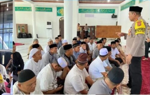 Personel Polresta Banda Aceh mengikuti program i'tikaf di Masjid Babuttaqwa Mapolresta
