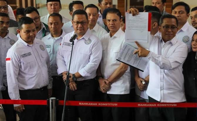 Anies Baswedan-Muhaimin Iskandar dan tim hukum meminta pemungutan suara Pilpres 2024 diulang tanpa keikutsertaan Gibran sebagai cawapres