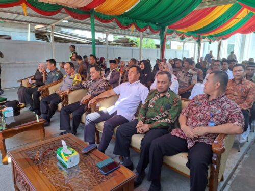 Dirresnarkoba Polda Aceh Kombes Pol Shobarmen menghadiri peluncuran Kampung Bebas Narkoba (KBN) Polresta Banda Aceh di Kantor Keuchik Gampong Lhong Raya, Kecamatan Banda Raya, Banda Aceh, Kamis (21/3)