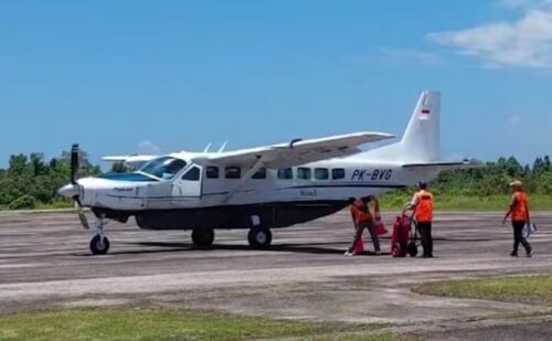 Pesawat Susi Air melayani perintis penerbangan di Bandara Syekh Hamzah Fansuri, Aceh Singkil, Kamis (21/3)