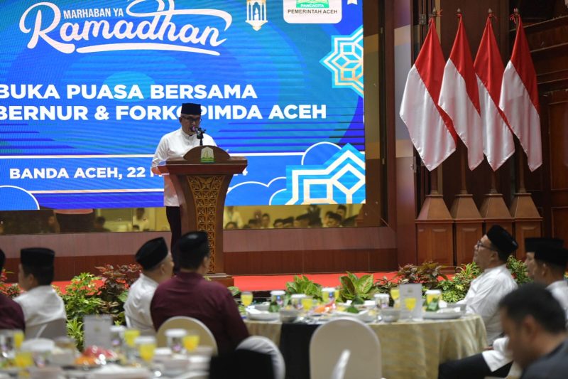 Pj Gubernur Aceh Bustami Hamzah pada acara silaturrahmi dan buka puasa bersama dengan Forkopimda di Anjong Monmata, Komplek Meuligoe Gubernur Aceh, Jum’at sore (22/3/2024)