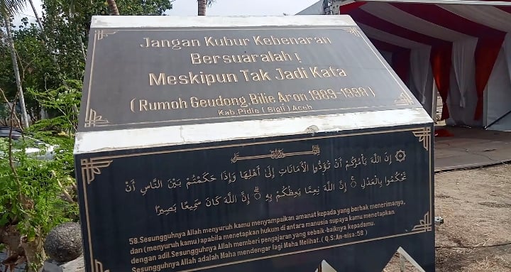 Prasasti di lokasi bekas Rumoh Geudong Gampong Bilie Aron Kecamatan Glumpang Tiga, Pidie