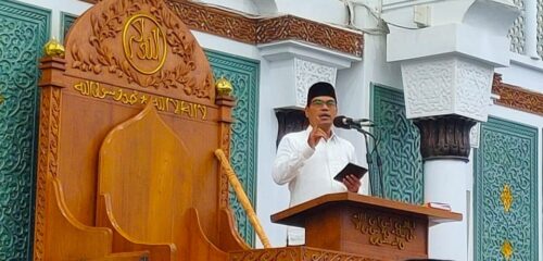 Rektor UIN Ar-Raniry Prof Mujiburrahman menjadi penceramah pada malam kesepuluh Ramadhan 1445 Hijriah di Masjid Raya Baiturrahman Banda Aceh, Rabu malam (20/3)