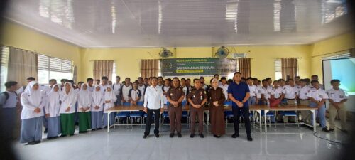 Kejati Aceh melaksanakan penyuluhan dan penerangan hukum tahun 2024 melalui program Jaksa Masuk Sekolah (JMS) di SMKN 2 Banda Aceh, Rabu, 6 Maret 2024