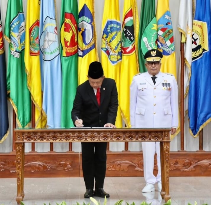 Mendagri Tito Karnavian saat melantik Bustami Hamzah sebagai Pj Gubernur Aceh