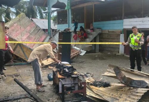 Kebakaran bilik santri Pesantren Serambi Mekkah yang berada di Desa Blang Beurandang Kecamatan Johan Pahlawan, Aceh Barat, Sabtu sore (23/3/2024)