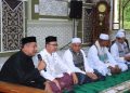 Amal Hasan saat melakukan silaturahmi bersama ratusan santri dan warga pada kegiatan Gema Ramadhan yang digelar Pengurus Ikatan Santri Aceh Jaya (ISAJA), Rabu (3/4) di Mesjid Agung Baitul Izzah, Calang Aceh Jaya