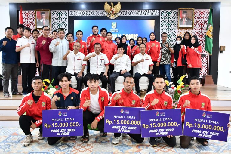 Pemko Banda Aceh akhirnya membayarkan bonus bagi para atlet berprestasi peraih medali pada PORA XIV yang berlangsung di Kabupaten Pidie 2022