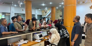 Bank Aceh Syariah membuka layanan operasional terbatas pada Senin, 8 April 2024, untuk memberikan layanan perbankan kepada nasabah yang menyambut Hari Raya Idul Fitri 1445 H