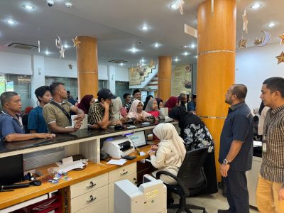 Bank Aceh Syariah membuka layanan operasional terbatas pada Senin, 8 April 2024, untuk memberikan layanan perbankan kepada nasabah yang menyambut Hari Raya Idul Fitri 1445 H