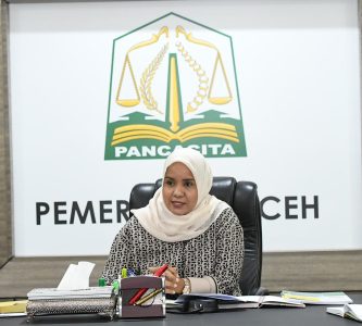 Pj Ketua TP-PKK Aceh Mellani Subarni memimpin rapat bersama tim inti percepatan penurunan stunting Aceh di ruang rapat pendopo Gubernur Aceh, Senin (1/4/2024)