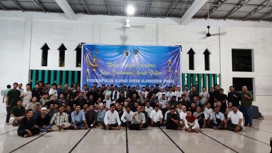 Keluarga Besar Perkumpulan Alumni Dayah Ulumuddin (PADU) mengadakan buka puasa bersama dan memberikan santunan kepada puluhan anak yatim, Sabtu (06/4/2024).