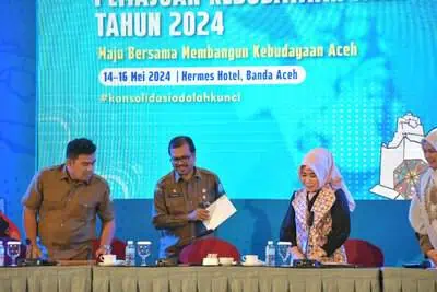 Pj Sekda Aceh Azwardi Abdullah membuka Rapat Konsorsium Pemajuan Kebudayaan Aceh 2024 di Hotel Hermes Palace Banda Aceh, Selasa, (14/5/2024). (Foto: For Info Aceh)