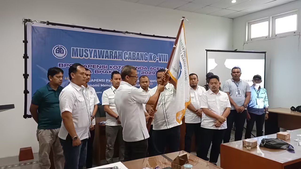 Teuku Syahreza Darwin terpilih secara aklamasi sebagai Ketua BPC Gapensi Kota Banda Aceh dalam Musyawarah Cabang (Muscab) VIII di Ballroom Gedung BPD GAPENSI Aceh, Sabtu (5/10/2024). (Foto: For Infoaceh.net)
