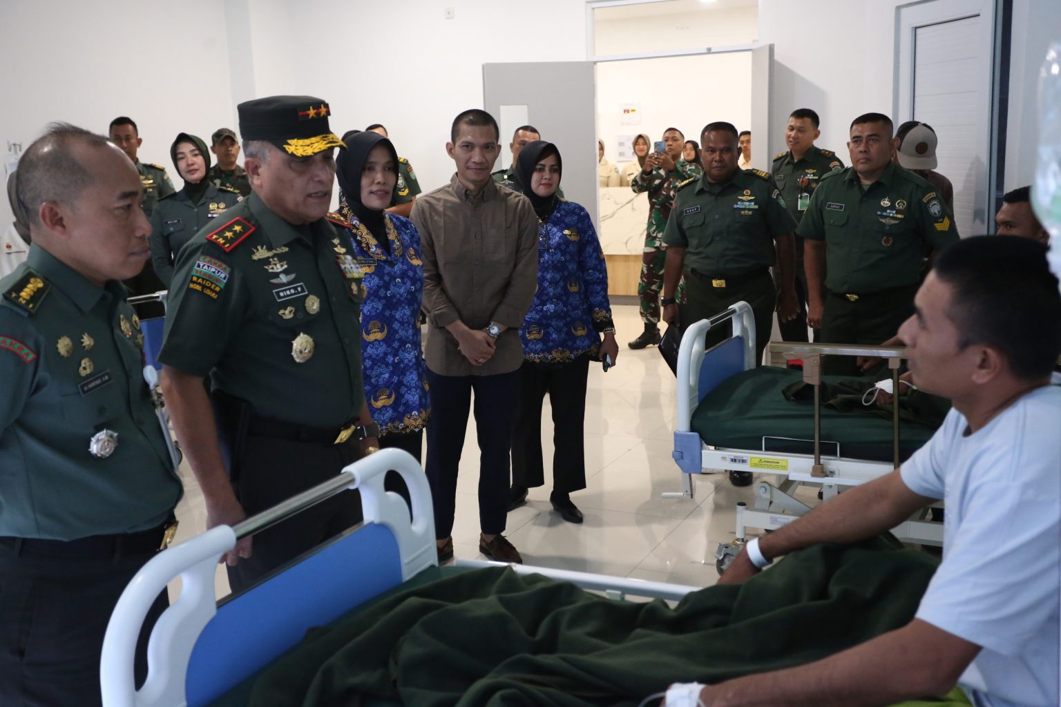Pangdam IM Mayjen TNI Niko Fahrizal meninjau bangunan gedung PDN Rumah Sakit Tingkat II Kesdam Iskandar Muda, Senin (28/10).