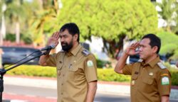 Gubernur Aceh Muzakir Manaf atau Mualem memimpin apel pagi di halaman Kantor Gubernur Aceh, Selasa (8/4/2025), yang diadakan setelah perayaan Hari Raya Idulfitri 1446 Hijriah.