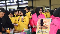 Yayasan Kemala Bhayangkari (YKB) Daerah Aceh menggelar Bazar UMKM dalam rangka memeriahkan HUT ke-45 tahun 2025