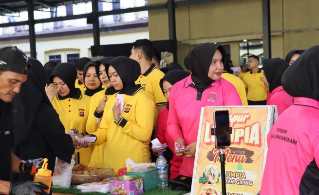 Yayasan Kemala Bhayangkari (YKB) Daerah Aceh menggelar Bazar UMKM dalam rangka memeriahkan HUT ke-45 tahun 2025