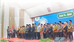 Drs HA Malik Raden MM pengukuhan Pengurus Forsiar periode 2025–2030, di Gedung AAC Dayan Dawood Darussalam, Banda Aceh, Sabtu (26/4/2025)