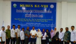 Ketua Umum IMKM dan Ketua Pelaksana Harian terpilih IMKB IMKB Banda Aceh 2025-2028 Amiruddin Cut Hasan dan Fakhrurrazi Yusuf di Sekretariat IMKB, Gampong Tibang, Banda Aceh. (Foto: Humas IMKB)